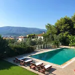 The House Of Gratitude - Poolside Retreat * לוטרה אוריאס אלניס