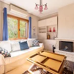 בית נופש The House Of Gratitude - Poolside Retreat לוטרה אוריאס אלניס