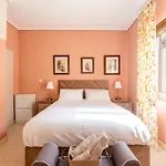 The House Of Gratitude - Poolside Retreat בית נופש