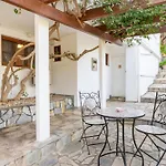 בית נופש The House Of Gratitude - Poolside Retreat *