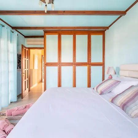 Nyaraló The House Of Gratitude - Poolside Retreat *