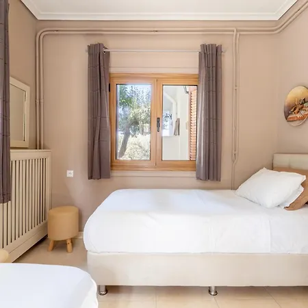 The House Of Gratitude - Poolside Retreat *