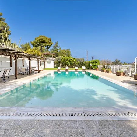 The House Of Gratitude - Poolside Retreat לוטרה אוריאס אלניס