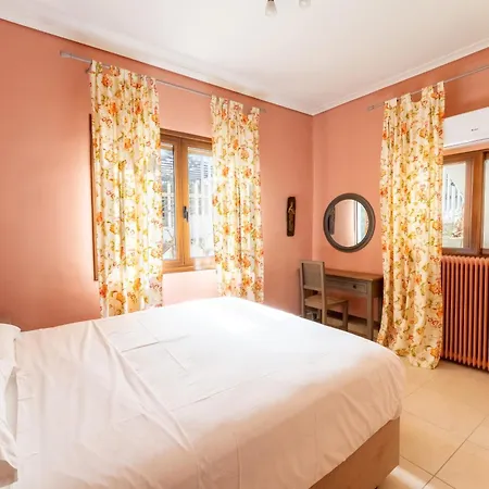 The House Of Gratitude - Poolside Retreat