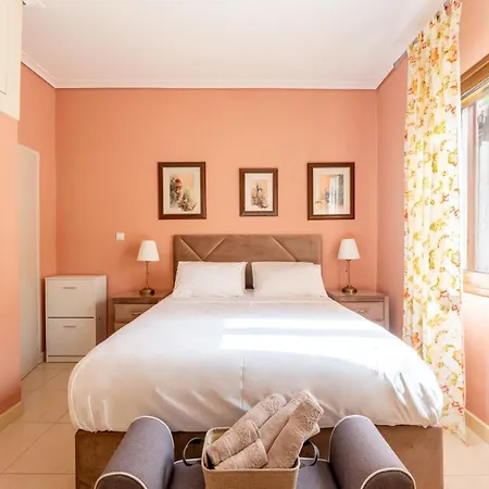 The House Of Gratitude - Poolside Retreat בית נופש