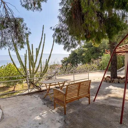 The House Of Gratitude - Poolside Retreat Loutra Oraias Elenis