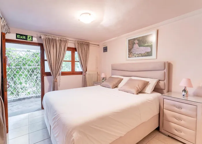 The House Of Gratitude - Poolside Retreat *