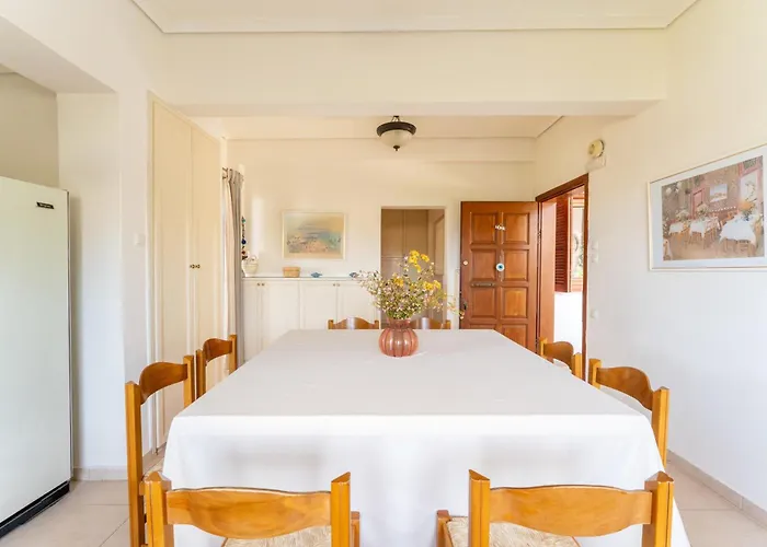 The House Of Gratitude - Poolside Retreat لوترا أوراياس إلينيس