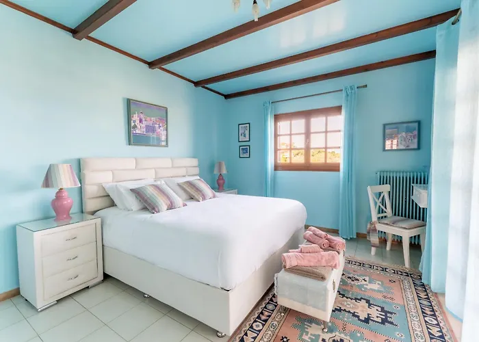 The House Of Gratitude - Poolside Retreat *