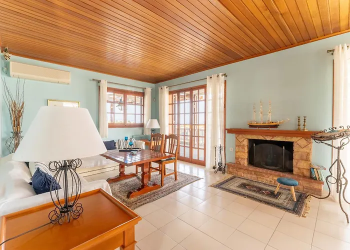 The House Of Gratitude - Poolside Retreat لوترا أوراياس إلينيس