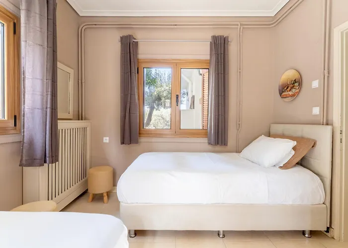 The House Of Gratitude - Poolside Retreat *