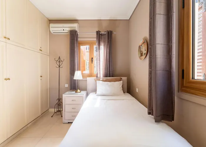 The House Of Gratitude - Poolside Retreat بيت للعطل *