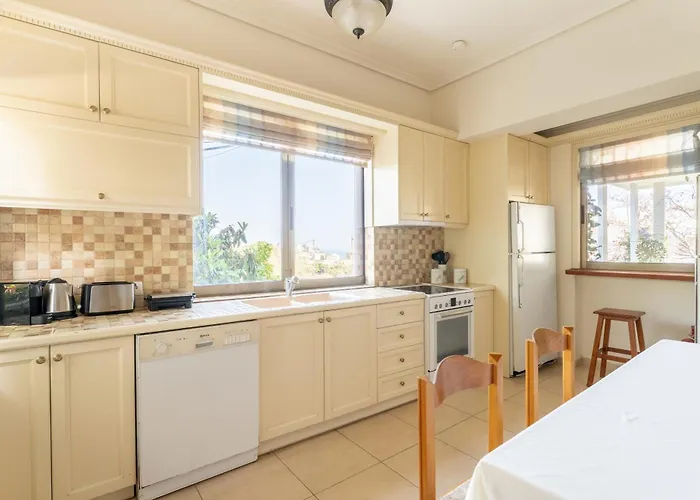 Semesterbostad The House Of Gratitude - Poolside Retreat Loutra Oraias Elenis