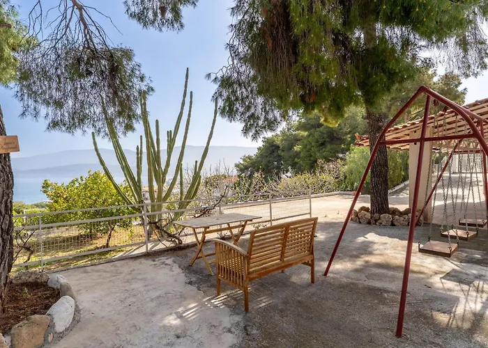 The House Of Gratitude - Poolside Retreat Loutra Oraias Elenis