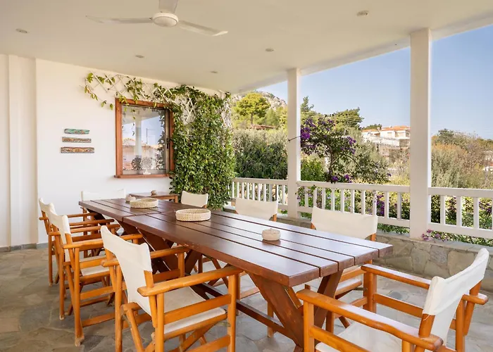 The House Of Gratitude - Poolside Retreat