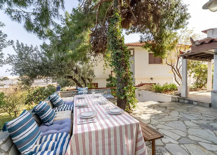 The House Of Gratitude - Poolside Retreat بيت للعطل *