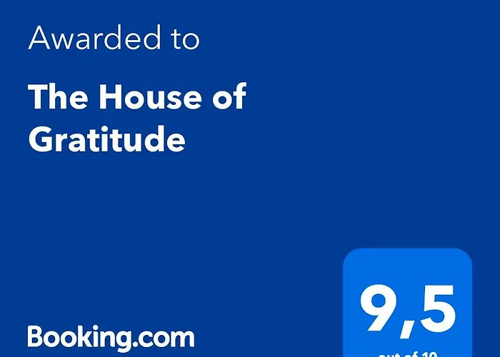 The House Of Gratitude - Poolside Retreat بيت للعطل *